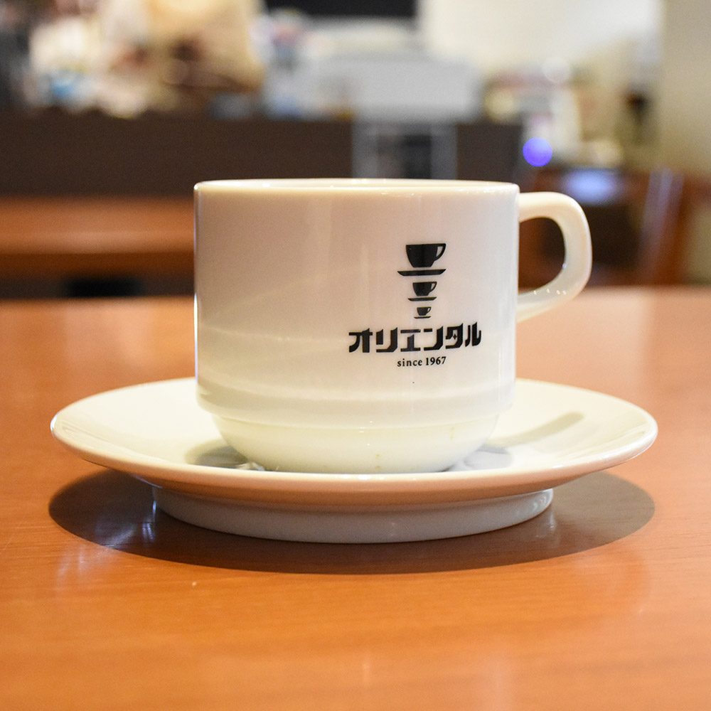 オリエンタルコーヒ：ロゴデザイン　コーヒーカップ